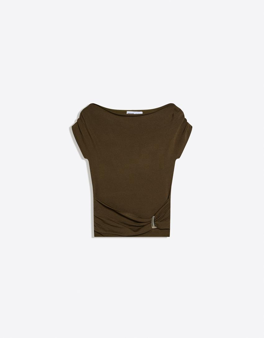 Camiseta assimétrica com cinto