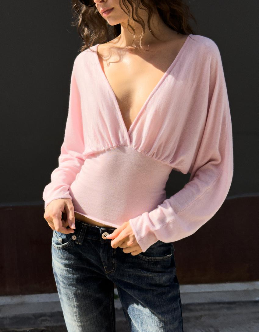 Blusa com decote em V e faixa