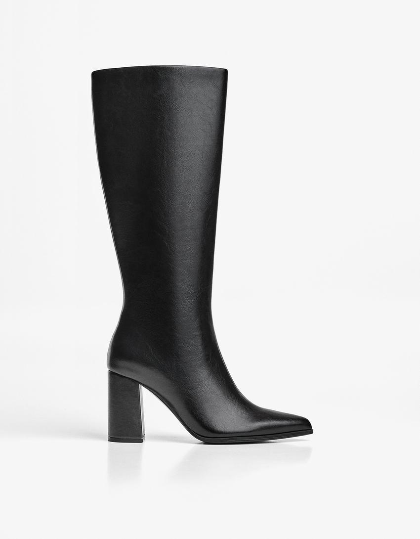 Bota de salto grosso