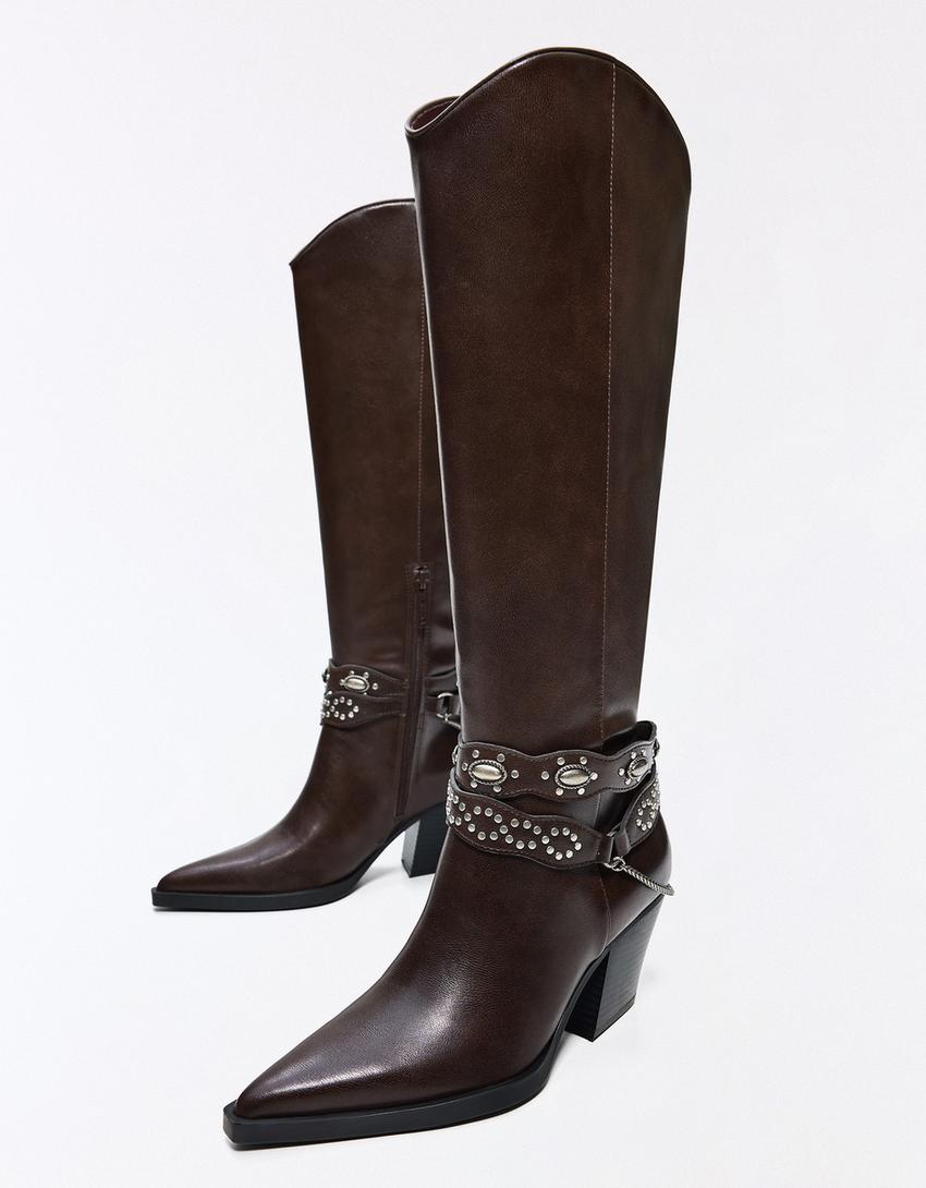 Bota com salto cowboy
