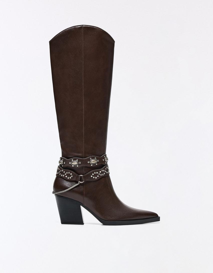 Bota com salto cowboy